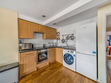 Glamping for 3 People in Oxford, Oxfordshire, Photo 4