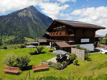 Hôtel pour 2 personnes, avec sauna ainsi que jardin et vue à Aeschi bei Spiez