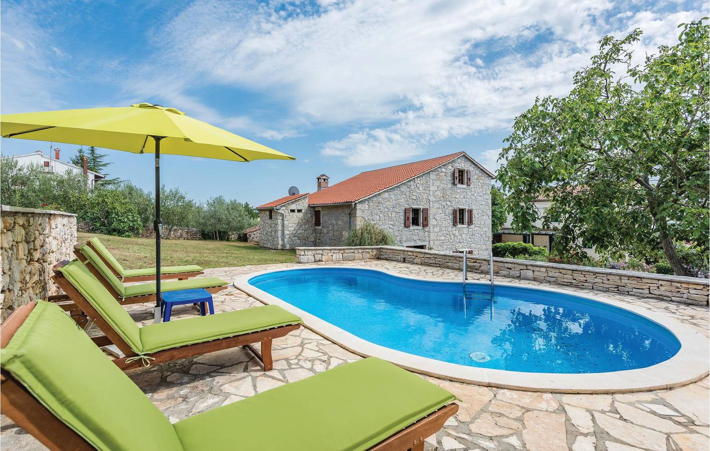 Rifugio sul mare: accogliente appartamento con piscina e terrazza, a 2 km dal centro di Labinci in Visignano (Općina), Istria centrale