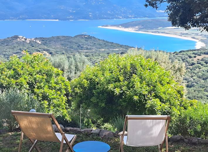 B&b voor 2 personen, met balkon en tuin op Corsica