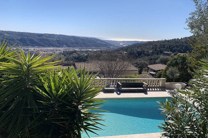 Location de vacances pour 4 personnes, avec terrasse et jardin à Carros - 4