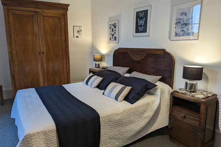 Familienhaus renoviert: 3 Schlafzimmer, Hof, nahe Fontainebleau & Paris, ideal für Wanderungen in La Neuville-sur-Essonne, Pithiviers und Umgebung