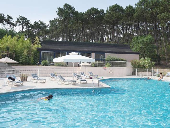 Location de vacances pour 4 personnes, avec bassin pour enfant et balcon, animaux acceptés à Carcans