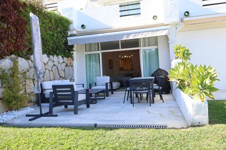 Finca voor 4 personen, with zwembad and uitzicht op het meer as well as uitzicht and tuin, met huisdier in Marbella