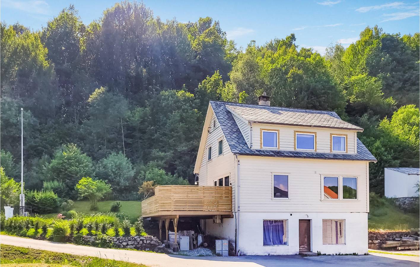 Ferienhaus für 10 Personen mit Garten in Fitjar
