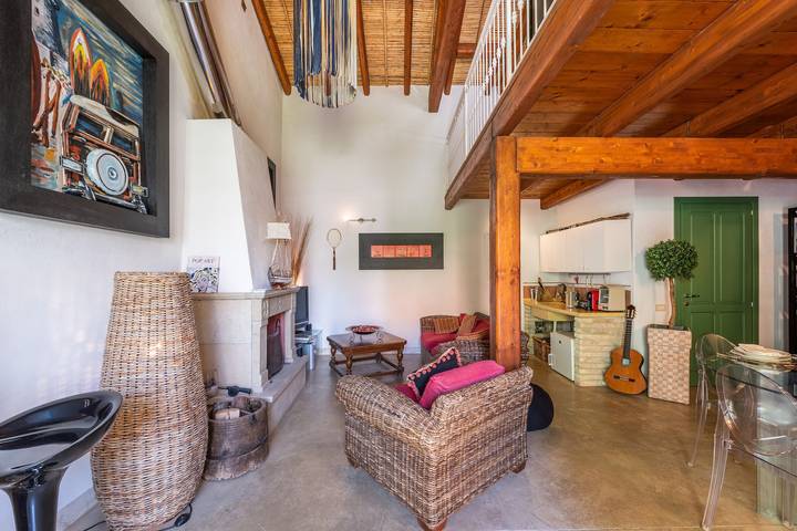 Maison de vacances accueillante avec Wi-Fi, climatisation, jardin, terrasse et douche extérieure in Monserrato, Campidano