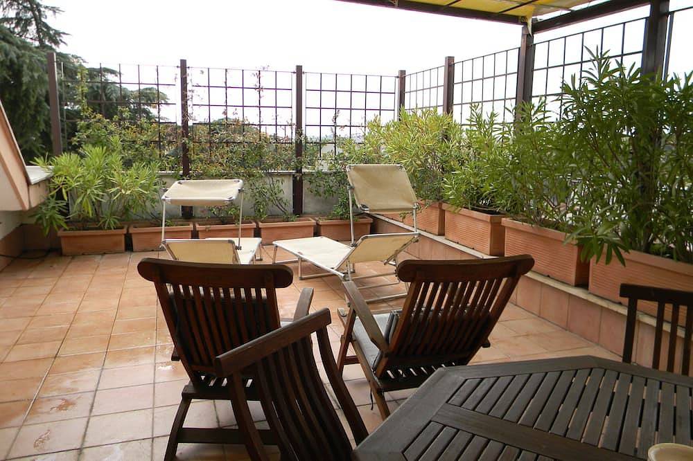 Apartamento entero, Janículo cerca de Trastevere Vaticano estudio agradable bien equipado con una gran terraza in Roma, Provincia de Roma