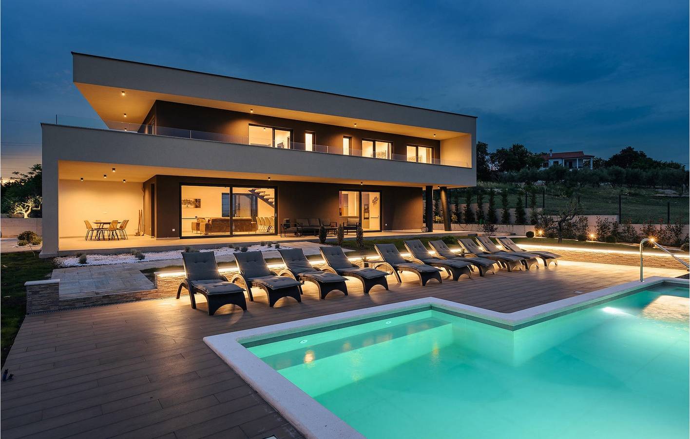 Accogliente appartamento con piscina riscaldata, terrazza e Wi-Fi vicino al centro di Raša in Arsia, Costa orientale dell'Istria