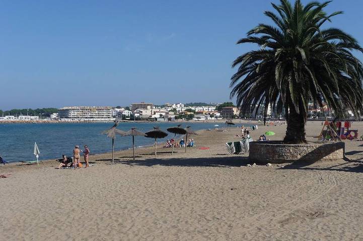 Cabaña para 4 personas, con balcón y piscina en Cataluña