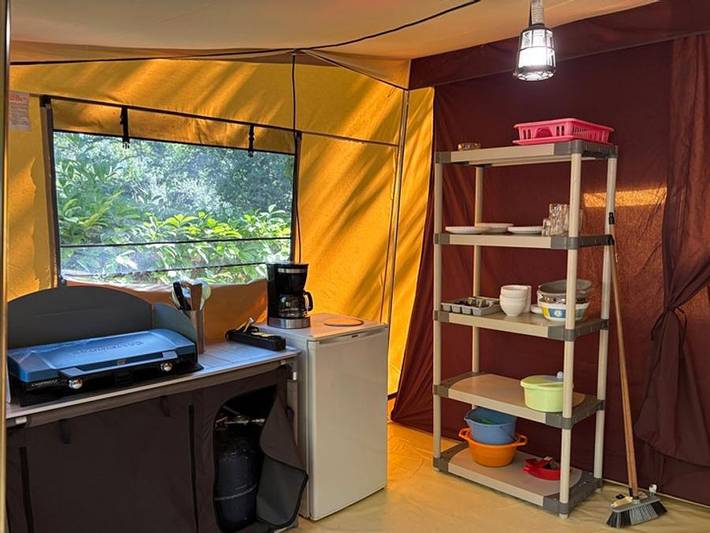 Tente pour 5 personnes, avec bassin pour enfant, animaux acceptés en Dordogne - 3