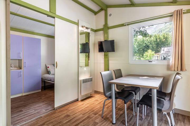 Holiday Home 'Chalet 1 À 6 Personnes Pmr Access' with Private Terrace and Wi-Fi in Touët-sur-Var, Nice region