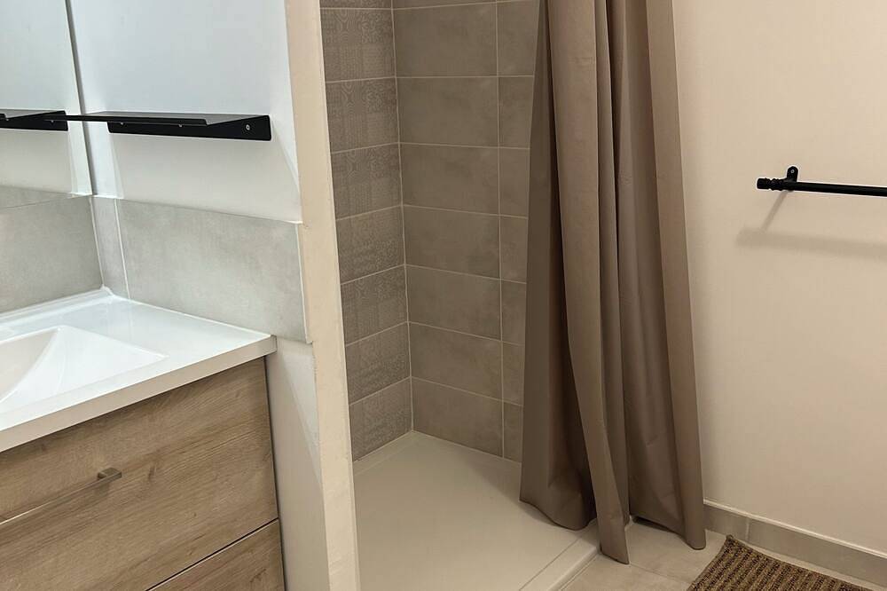 Appartement entier, Natura résidence proche salagou in Clermont-l'Hérault, Côte méditerranéenne (France)