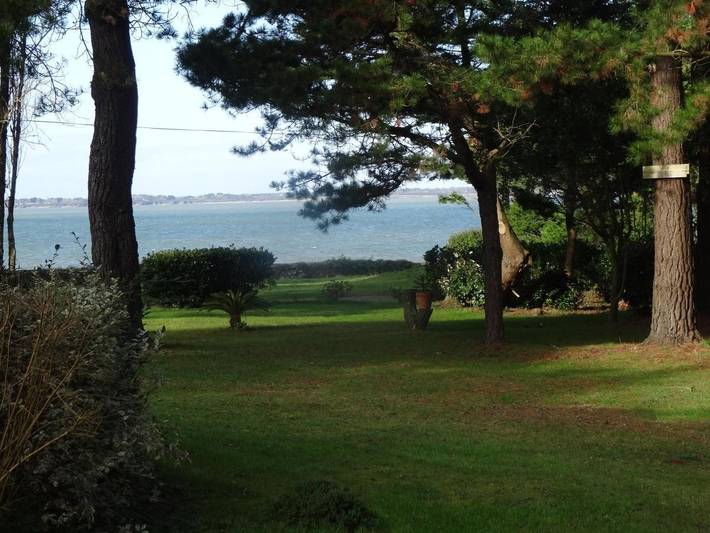 Location de vacances pour 4 personnes, avec Terrasse ainsi que Jardin et Vue dans Plage Du Men Armor