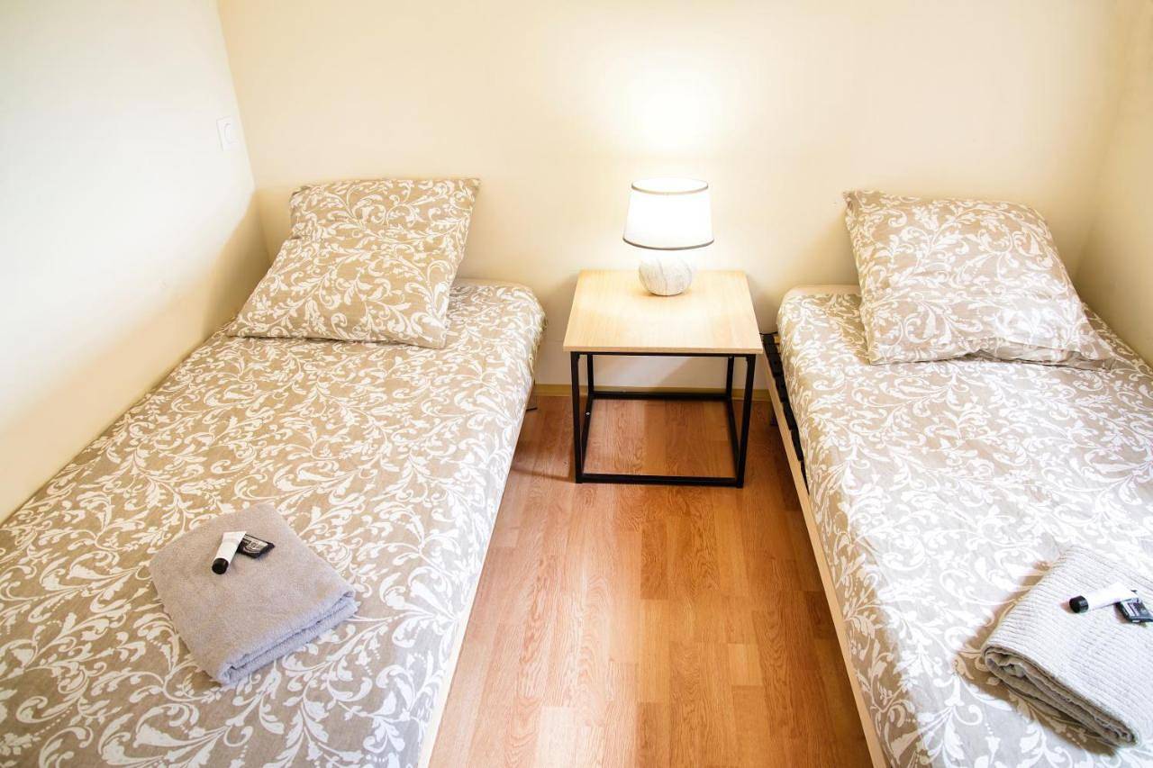 Appartement entier, Two-Bedroom Apartment in Divonne-les-Bains, Gex
