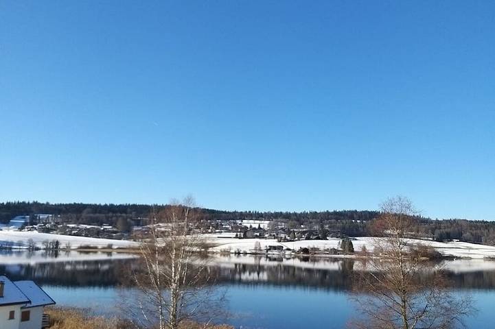Gîte pour 7 personnes, avec Balcon ainsi que Jacuzzi et Jardin à Montperreux