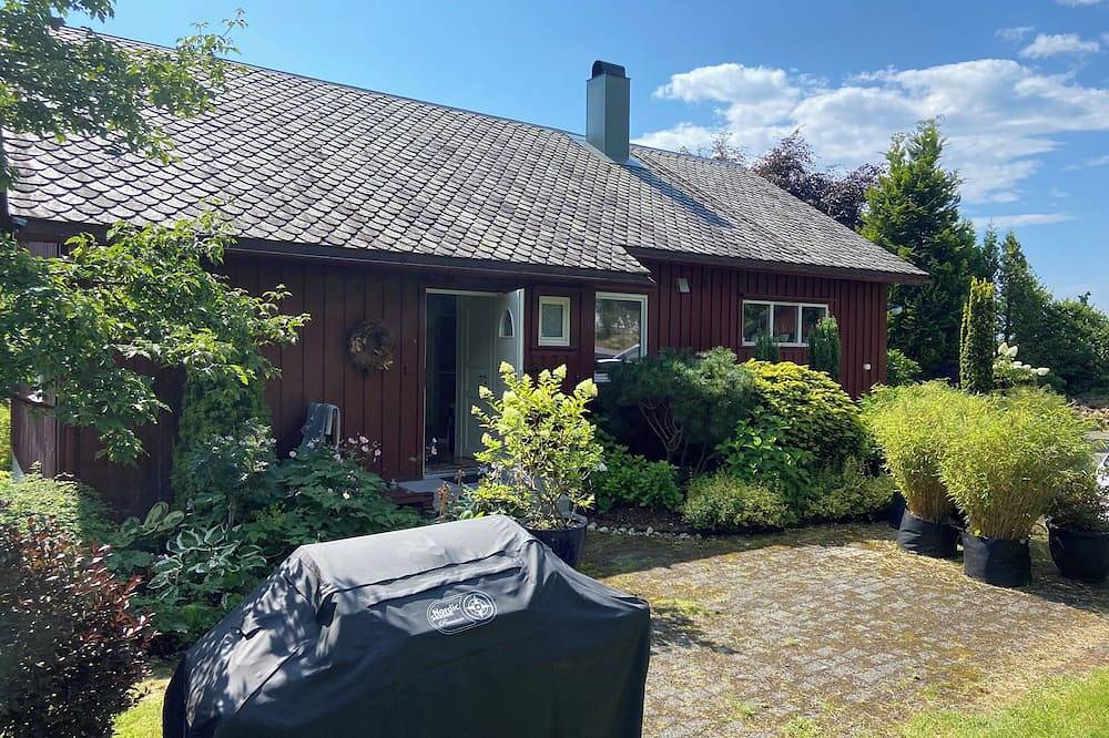 Fjord and Garden Home near Preikestolen in Strand (Rogaland)