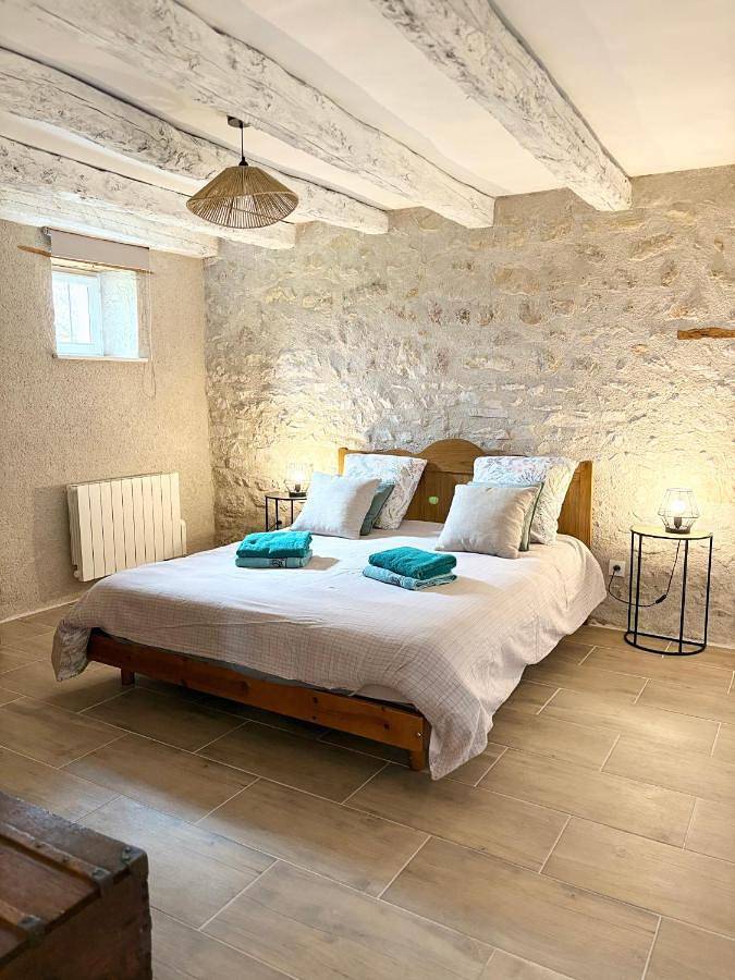 Location de vacances pour 4 personnes, avec Terrasse ainsi que Jardin et Vue dans Saint-Amand-Montrond