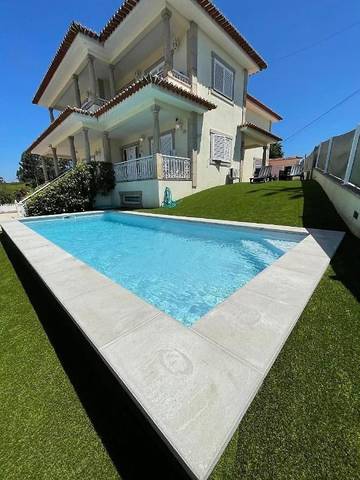 Gîte pour 2 personnes, avec piscine ainsi que vue et jardin dans Paços de Ferreira