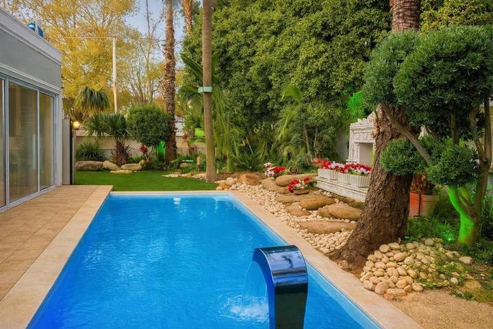 Chalet para 16 personas, con jacuzzi y piscina además de jardín y sauna - 1