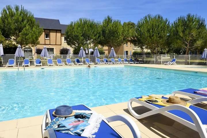 Appartement de vacances pour 4 personnes, avec piscine ainsi que bassin pour enfant et jardin