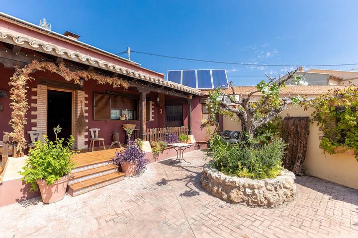 Casa de vacaciones para 16 personas, con Jardín