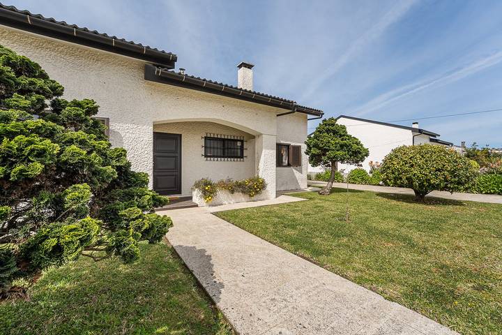 Casa de férias para 10 pessoas, com piscina e jardim e ainda terraço no Parque Natural do Litoral Norte