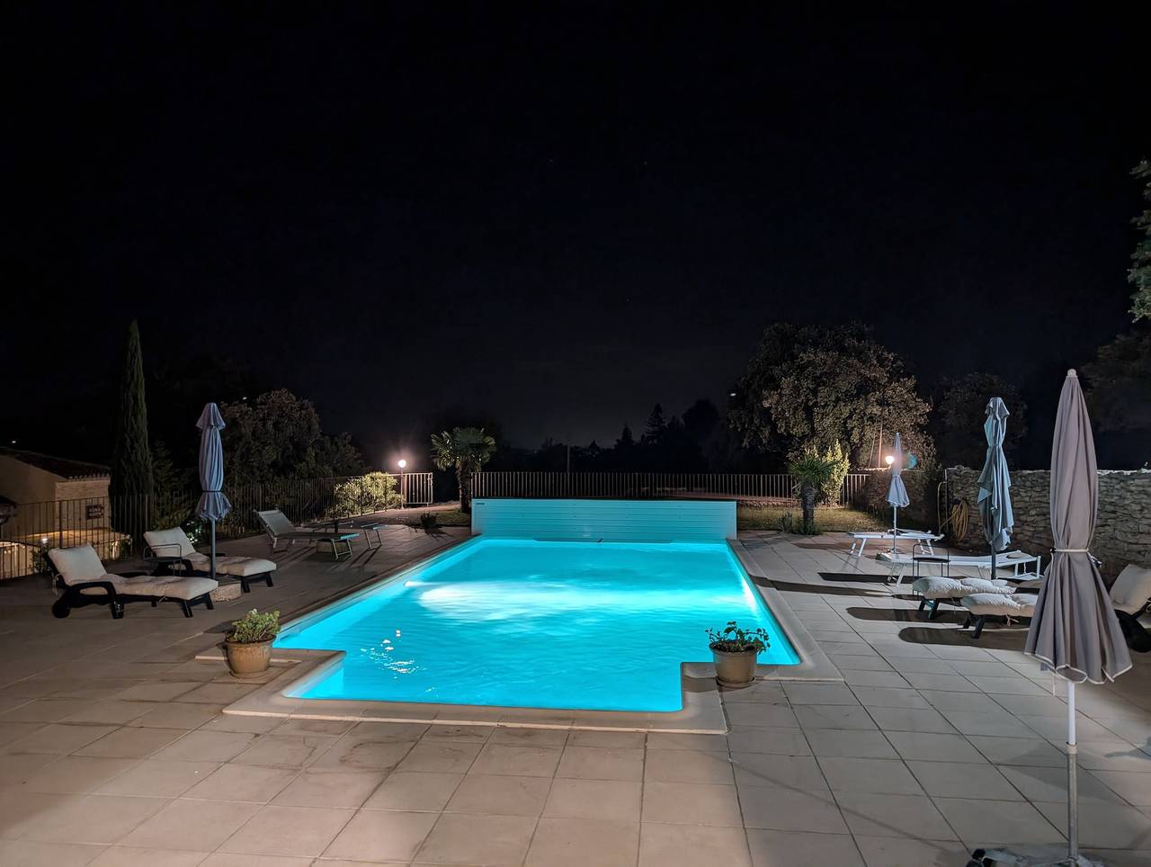 Apartamento entero, Apartamento «Lou Recati La Ribelle En Provence» con vistas a la montaña, Wi-Fi y aire acondicionado in L'Isle-sur-la-Sorgue, Vaucluse