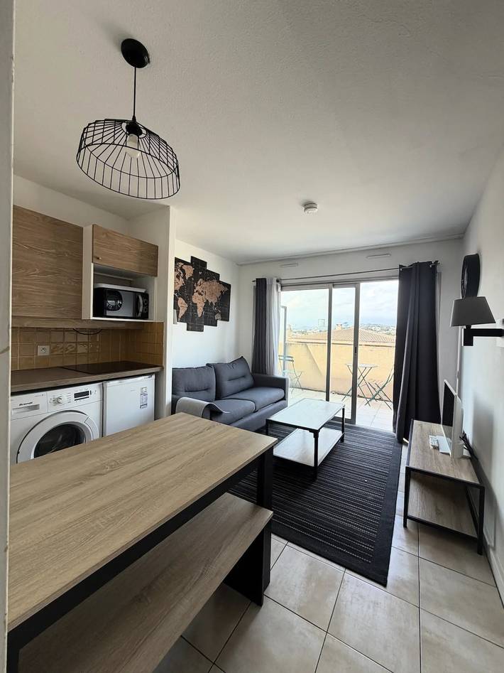 Gîte pour 3 personnes, avec Balcon et Piscine dans Office De Tourisme Cannes La Bocca