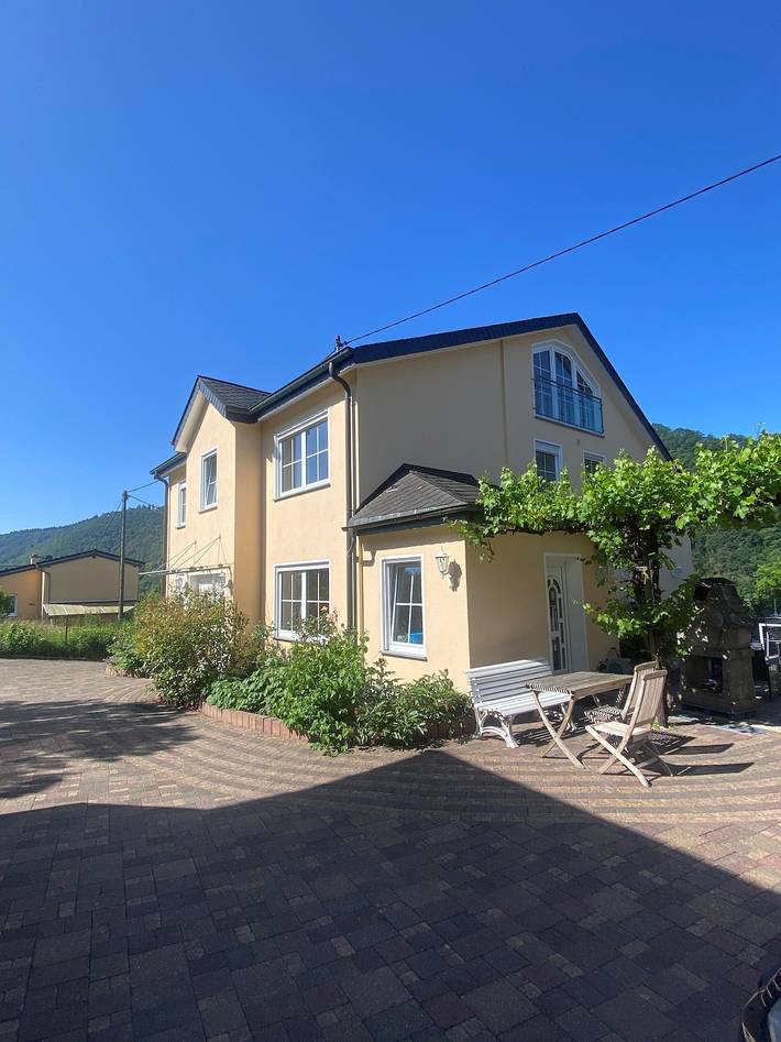Ferienwohnung für 4 Personen, mit Balkon und Terrasse sowie Garten und Ausblick in Enkirch