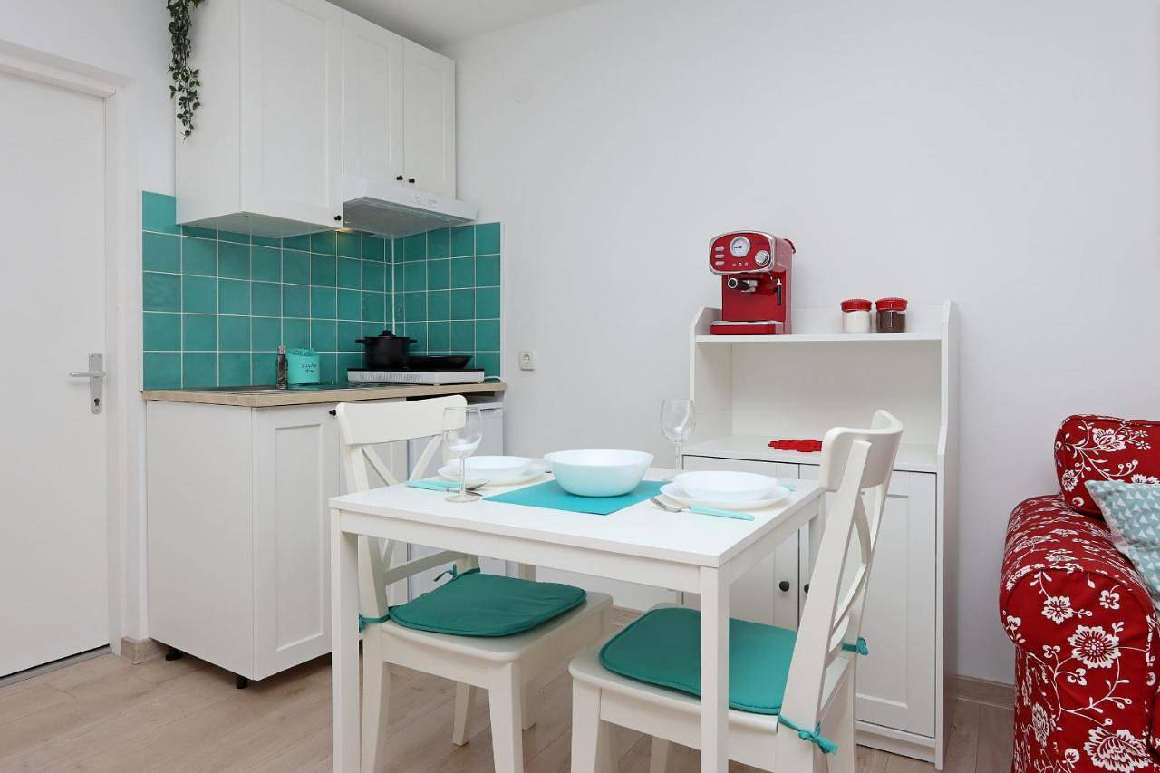 Ganze Wohnung, Sha La La - Charming, unique studio in a historic building next to a castle, Wifi, smart Tv, washer-dryer in Bakar, Primorje-Gorski Kotar