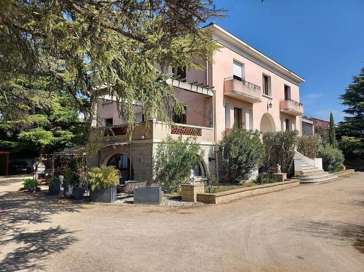 Appartement de vacances pour 2 personnes, avec jacuzzi ainsi que terrasse et jardin