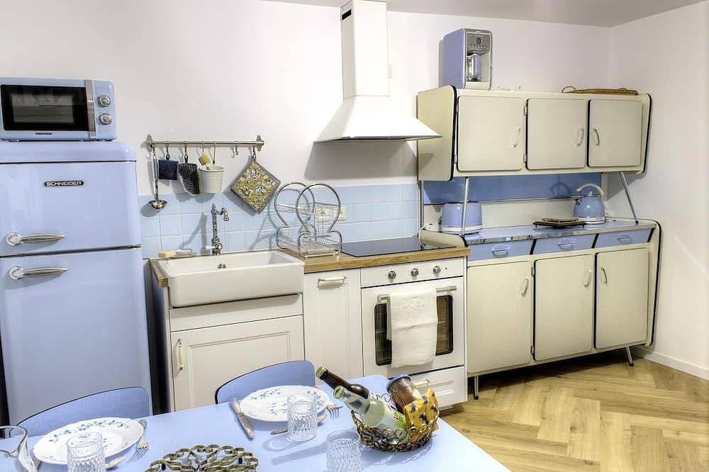 Entire apartment, La Rose & Le Loup, eco-vintage gite between sea and mountain in Spéracèdes, Cannes region