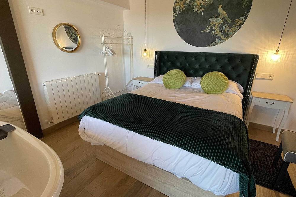 Apartamento entero, Apartamento de vistas privilegiadas a la Reserva de la Biosfera y exquisita decoración ecléctica. in Montejo de la Sierra, Provincia de Madrid
