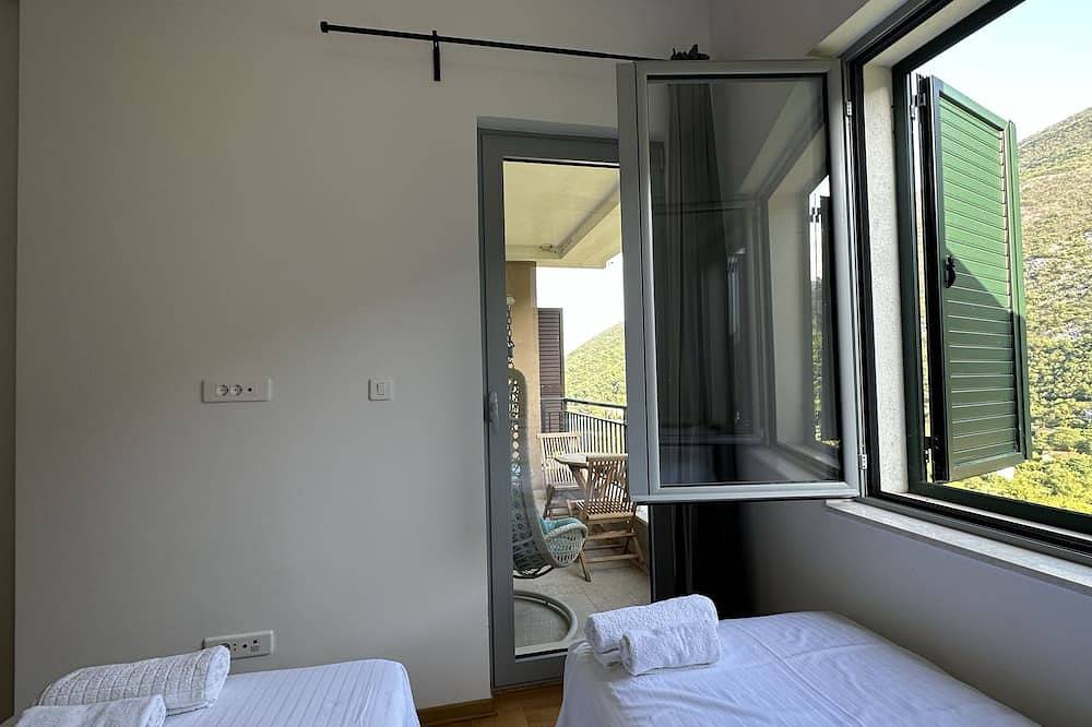 Ganze Wohnung, Lavender Bay Resort, 4 Personen 75 m2 Wohnung G8, Morinj, Montenegro in Donji Morinj, Opština Kotor
