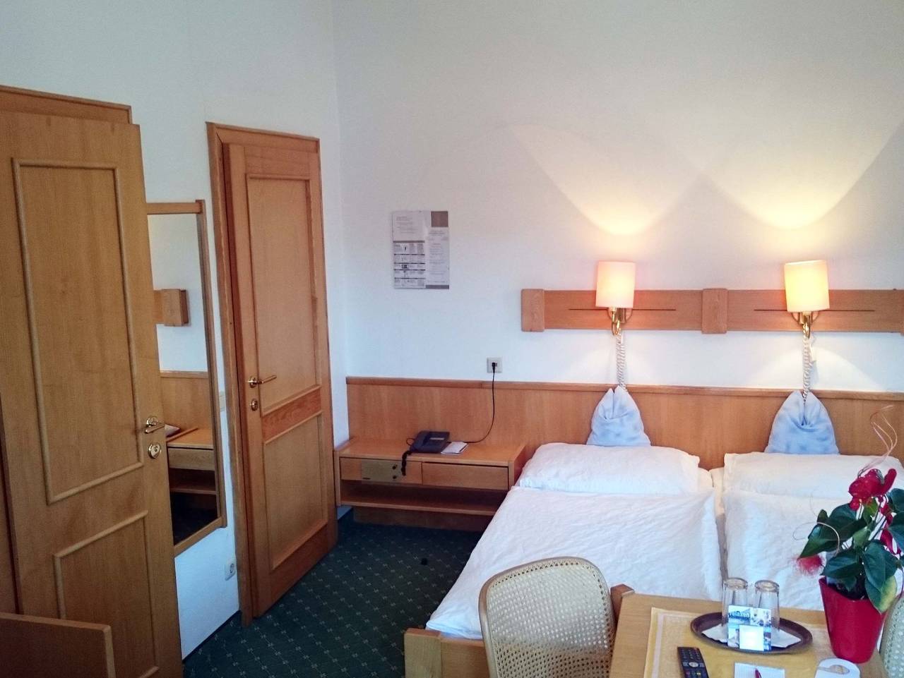 Hotel "Zum Goldenen Hirschen"   -  Kirchenwirt - Dreibettzimmer in Göstling an der Ybbs, Mostviertel-Eisenwurzen