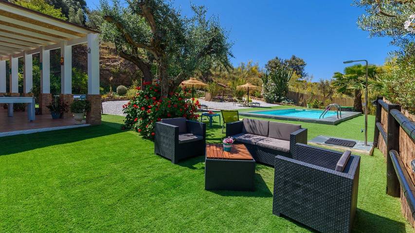 Villa für 6 Personen, mit Balkon/Terrasse und Pool in Torrox - 3