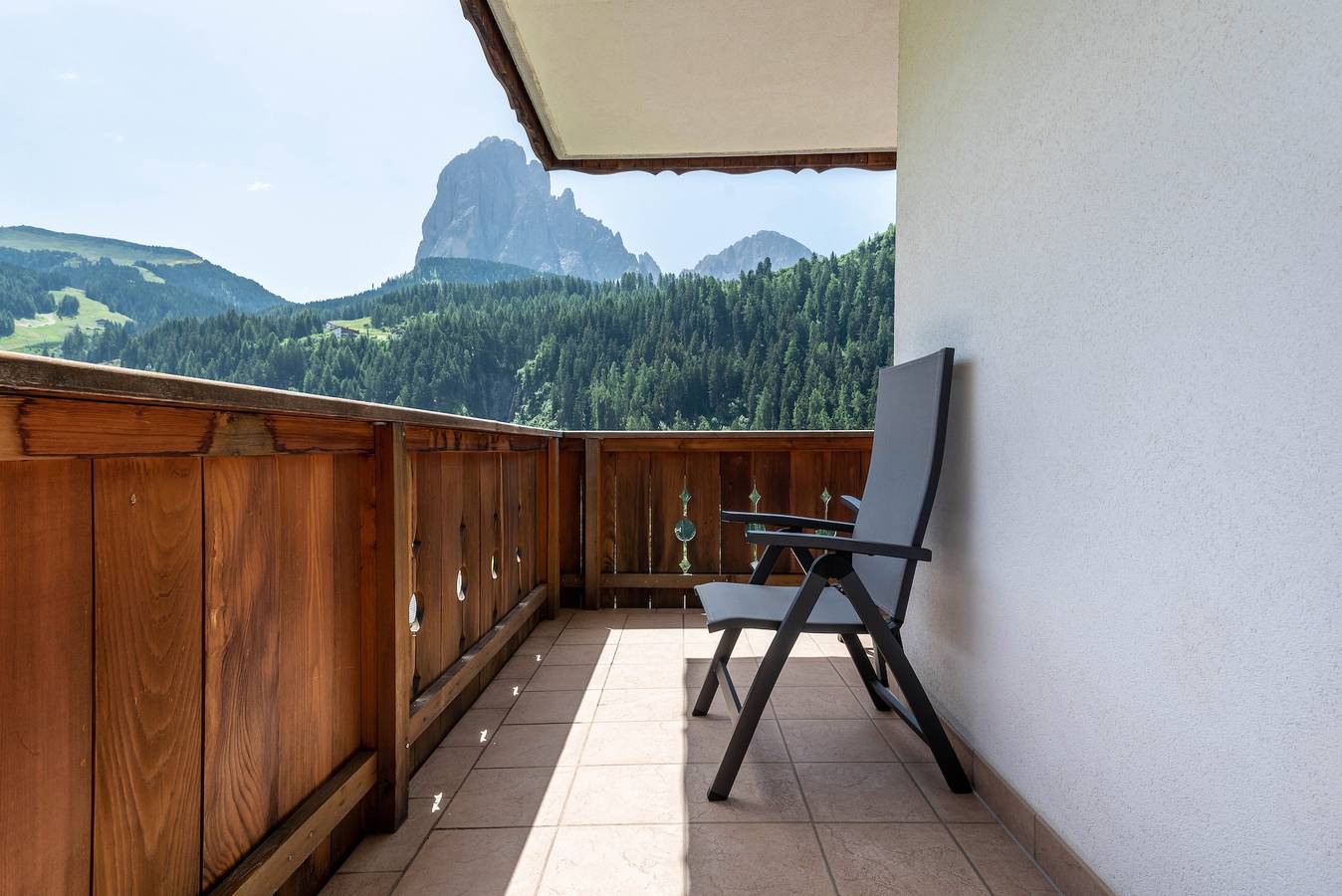 Ganze Wohnung, Ferienwohnung 'Hotel Residenz Gardena Sella' mit Bergblick, Garten und Wlan in St. Christina in Gröden, Dolomiti Superski