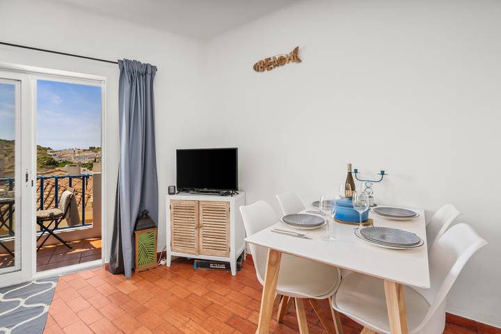 Ganze Wohnung, Ferienwohnung 'Indie' mit Gemeinschaftspool, Balkon und Wi-Fi in Praia do Burgau, Budens