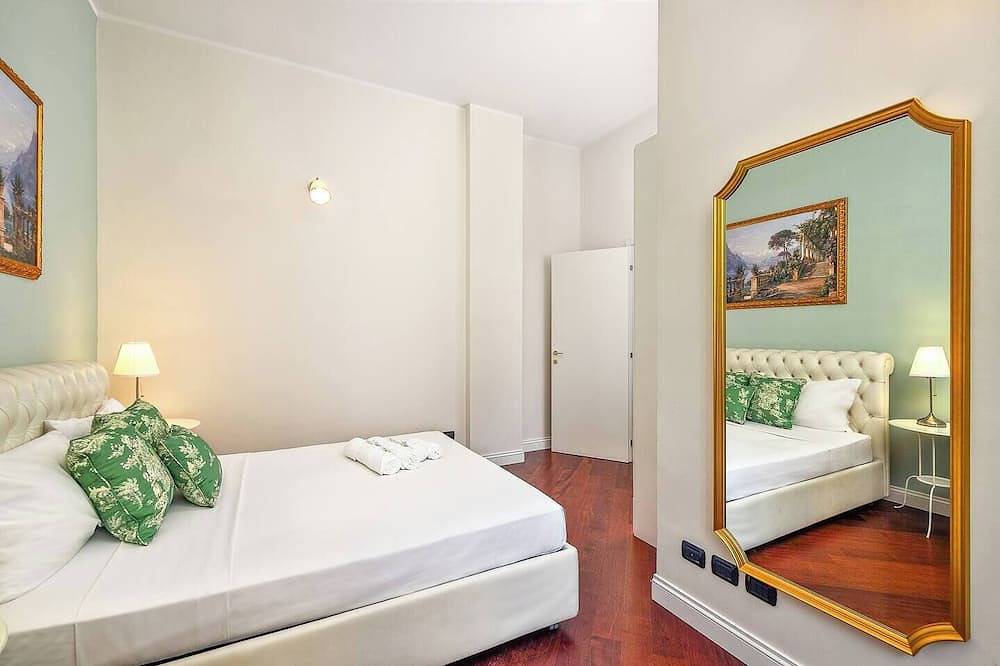 Historic Villa in Como Center + 4 free parking in Como, Lake Como