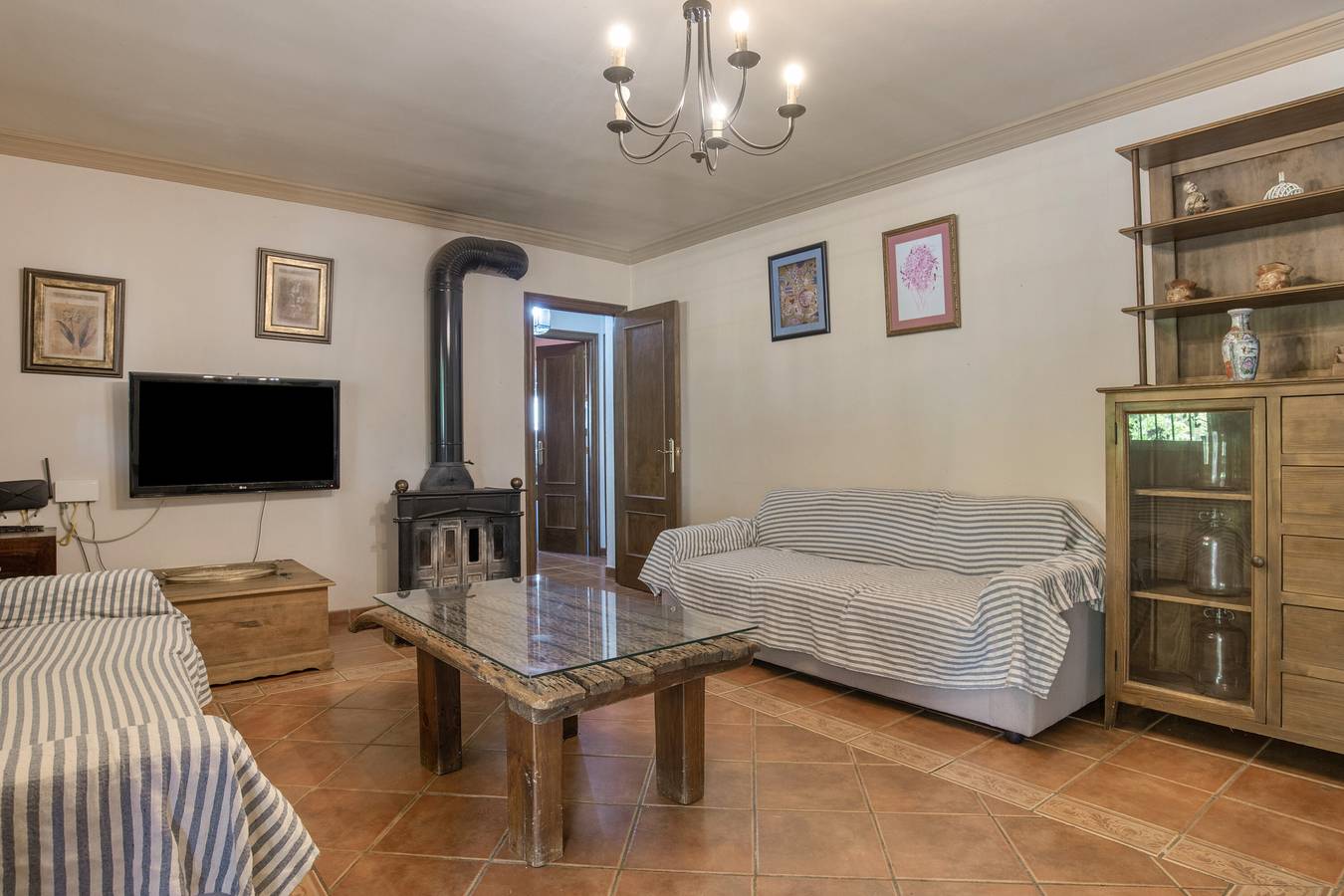 Ganze Wohnung, “Apartamento Cantarrana 2” mit Bergblick, Pool, Wi-Fi und Klimaanlage in Arriate, Málaga Provinz