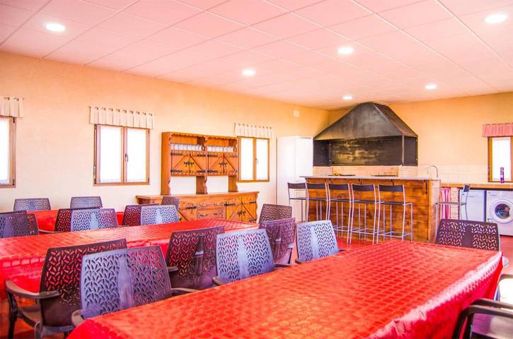 Casa rural para 38 personas, con jacuzzi y piscina además de piscina para niños y jardín, Familias con niños en Provincia de Ciudad Real - 4