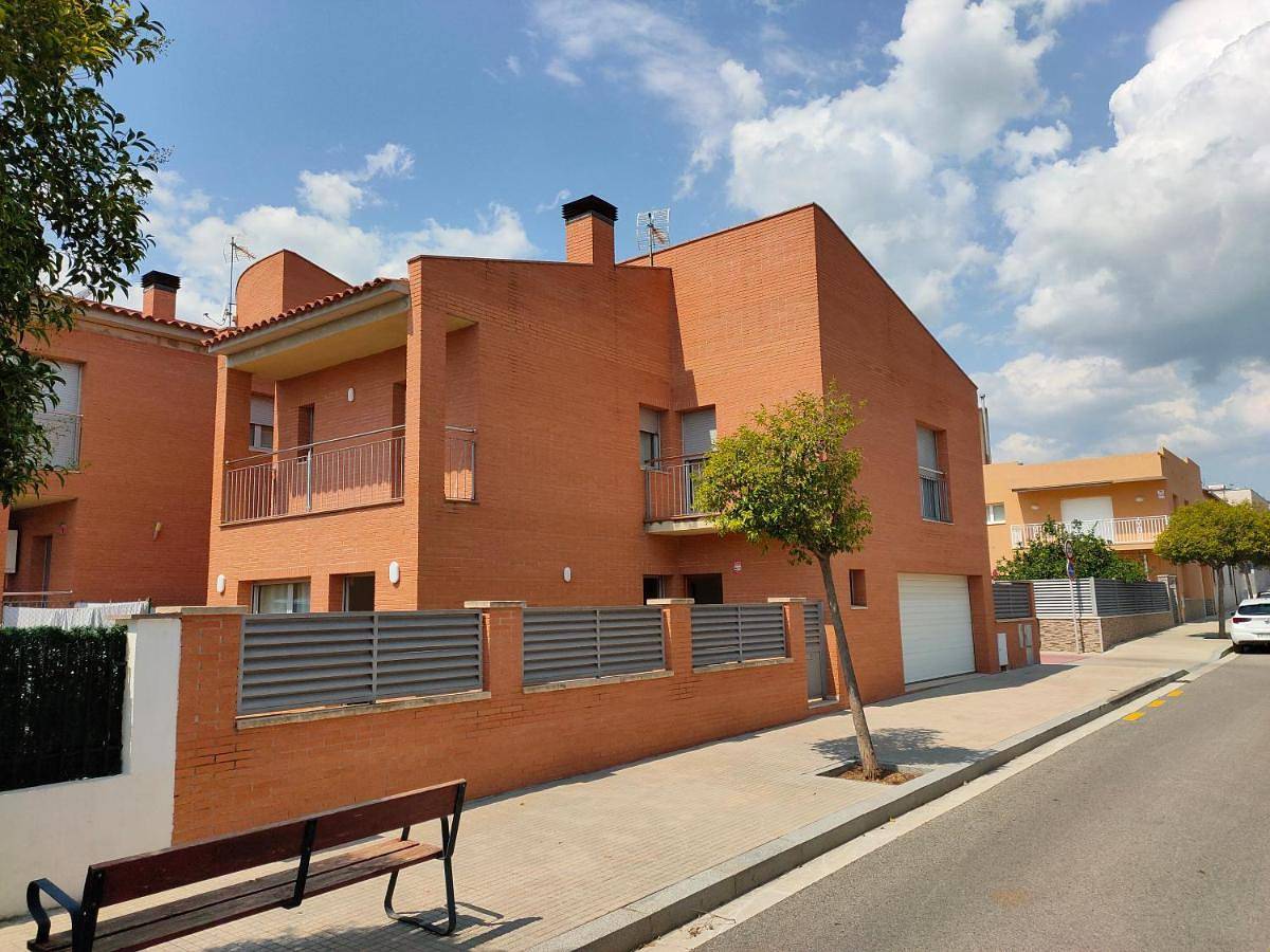 Chalet amplio con Jardín y zona barbacoa. in Reus, Baix Camp