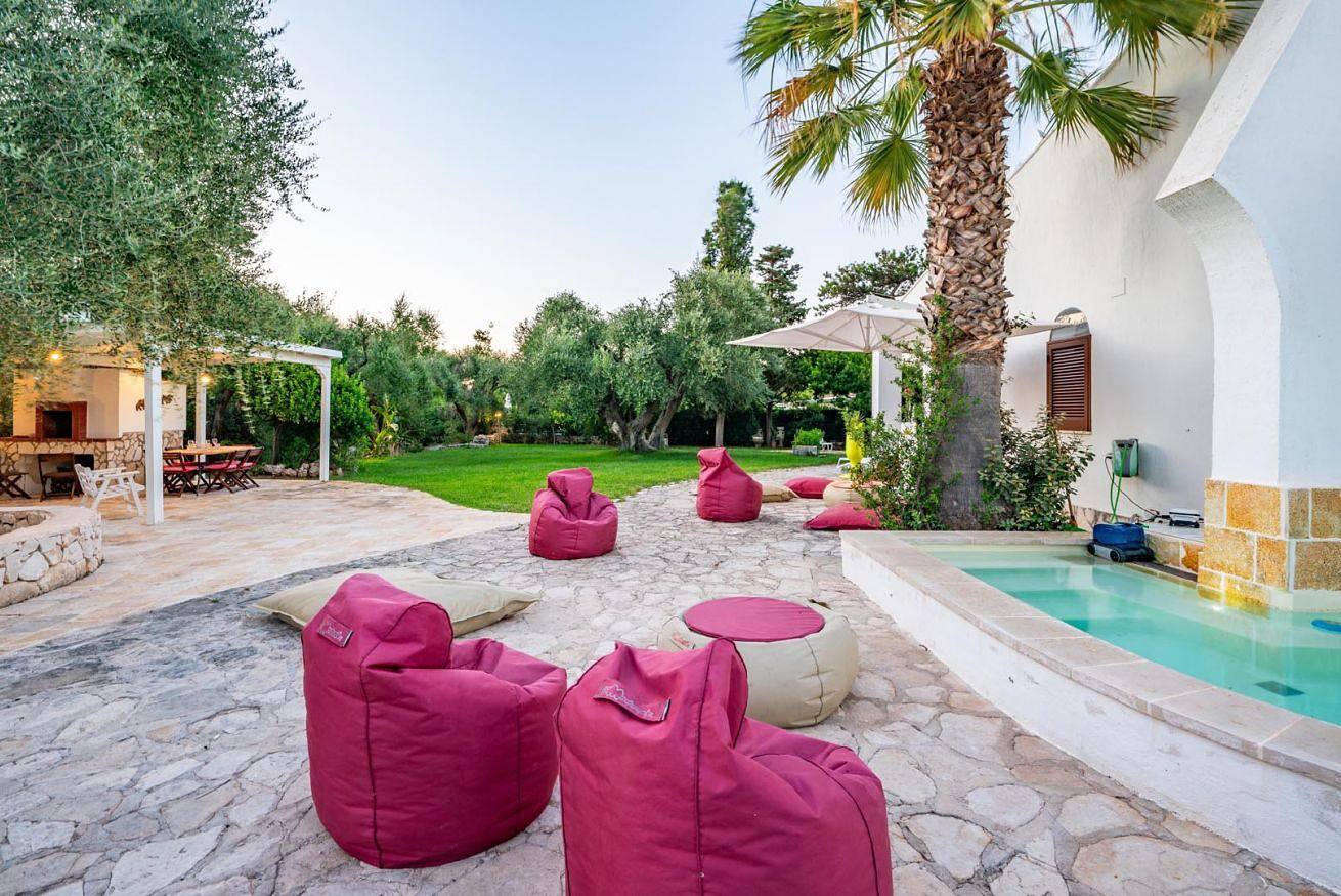 Villa Giglio al Mare con Giardino by Rentbeat in Rosa Marina, Salento