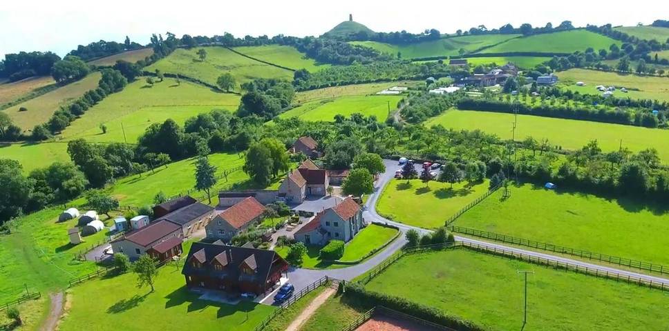 Station pour 2 personnes, avec piscine et vue ainsi que sauna et jardin à Glastonbury
