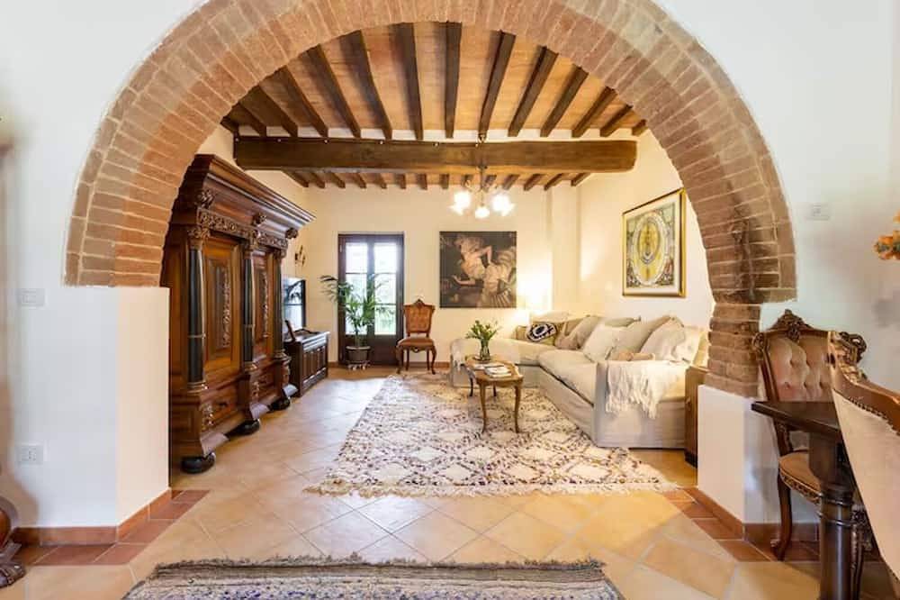 Lux Gated Estate Villa w/ Private Pool Umbria/Borders Tuscany in Castiglione del Lago, Lago Trasimeno