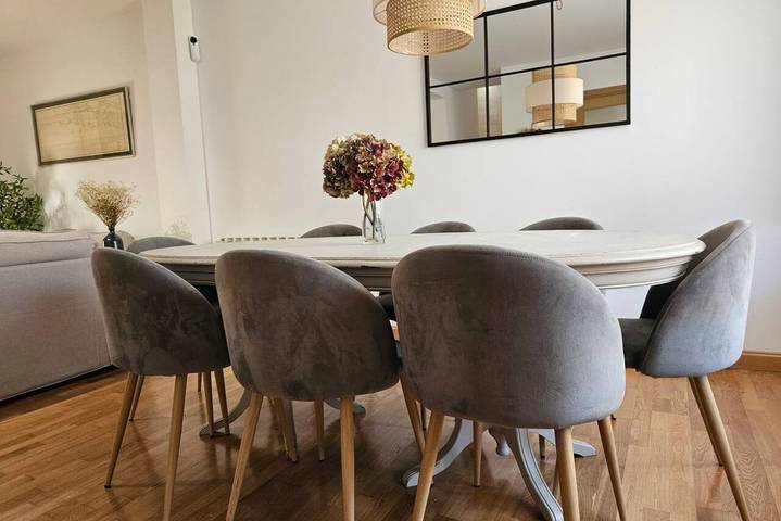 Ganze Wohnung, Chic Apartment w/ Pool & Full Kitchen - Near Attractions in Comillas, Kantabrische Küste