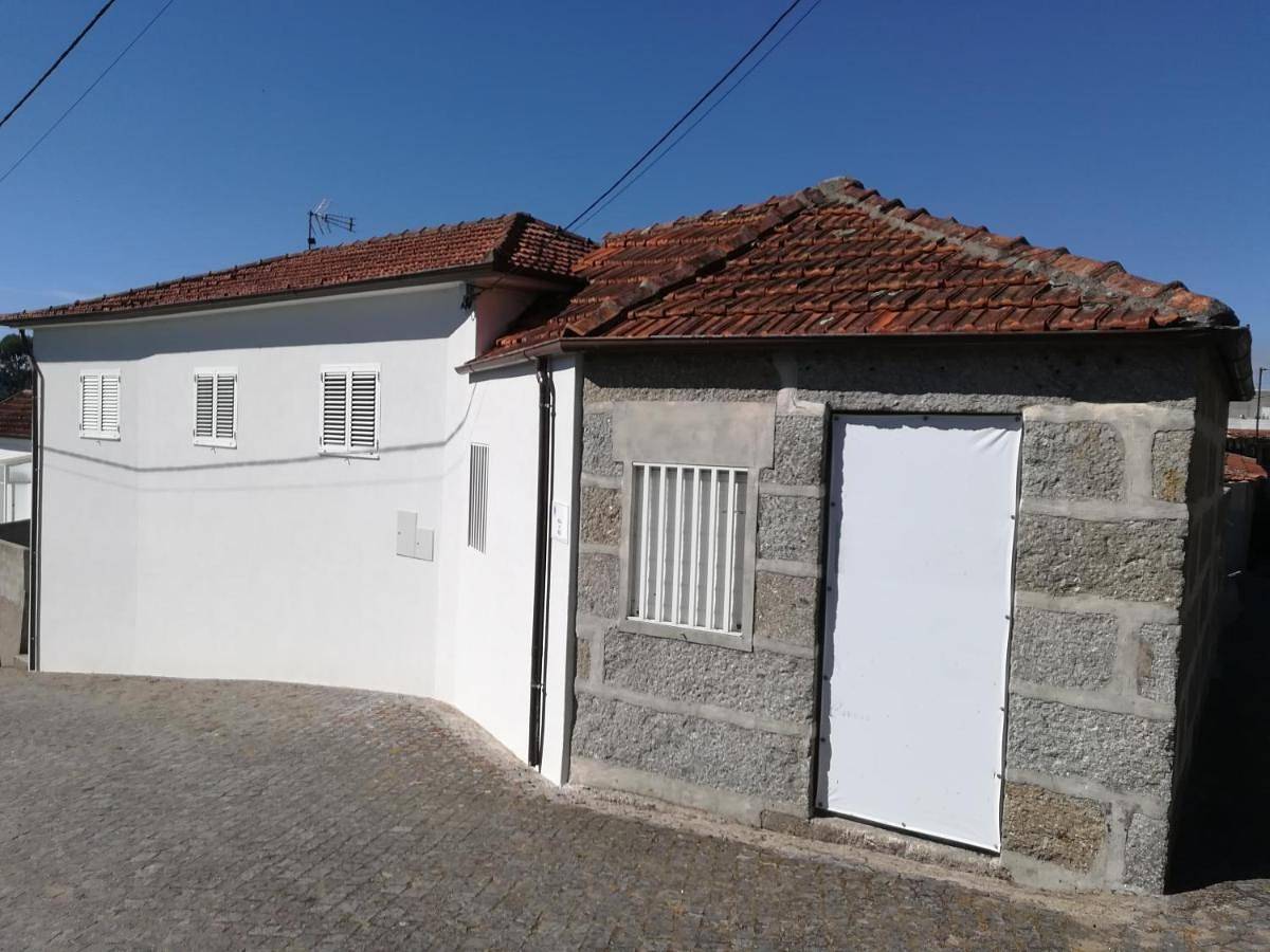 Santo Tirso Holidays Home in Santo Tirso, Couto (Santa Cristina e São Miguel) e Burgães, District de Porto
