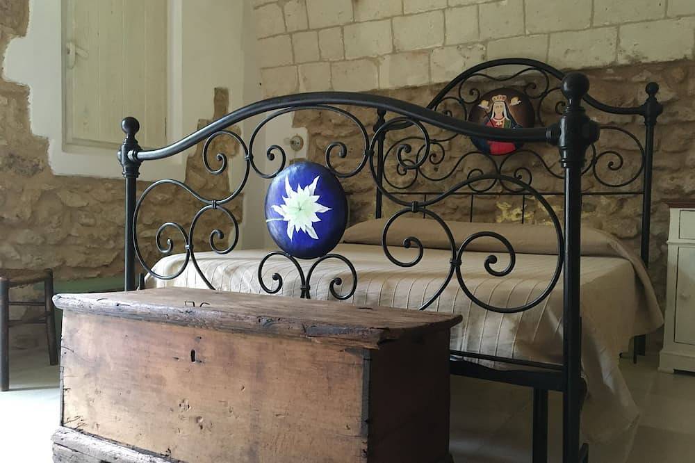 House from 1657, historic home in the village of Monacizzo in Torricella, Golfe de Tarente