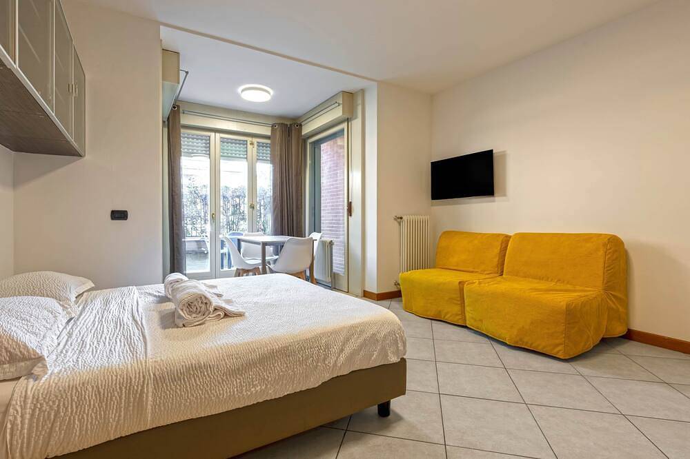 Appartamento intero, Monolocale Luminoso con Giardino Privato in Bergamo, Provincia di Bergamo
