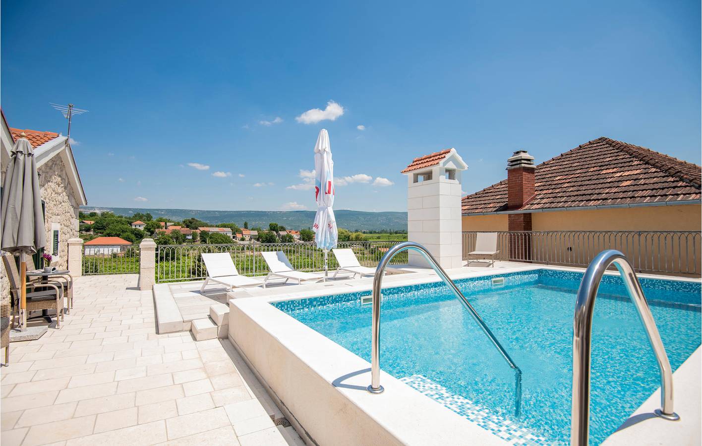 Charmante 225 m² große Wohnung mit Pool, Terrasse und WLAN in Imotski, Makarska Riviera